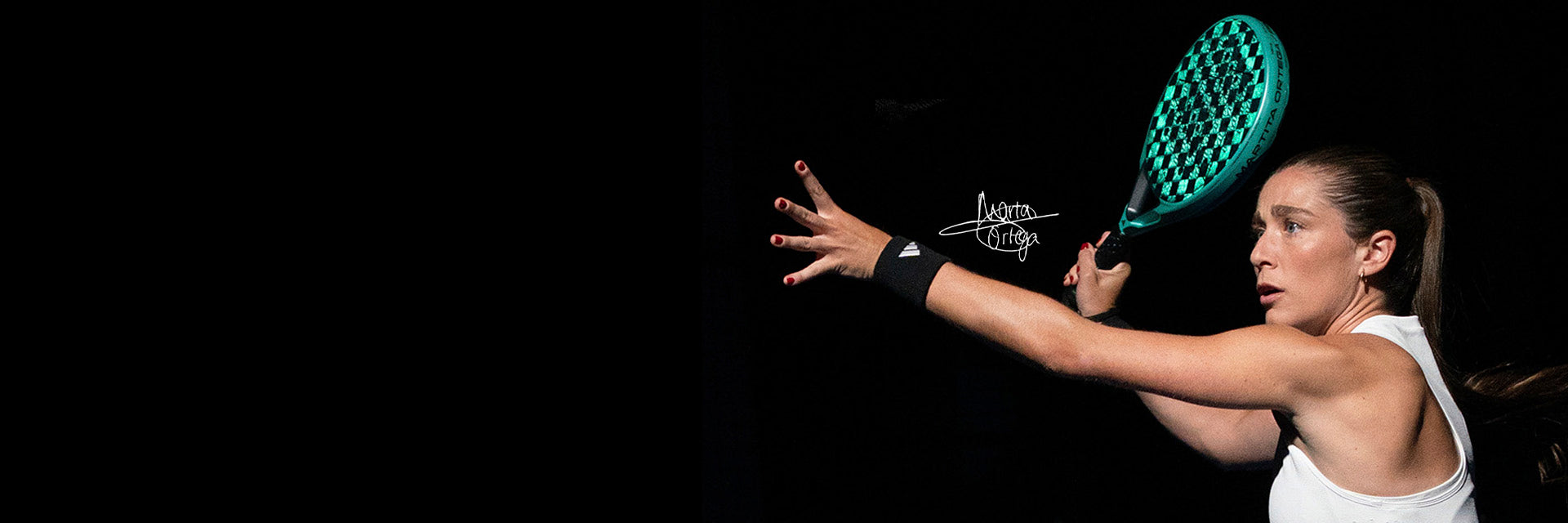 Martita Ortega playing padel