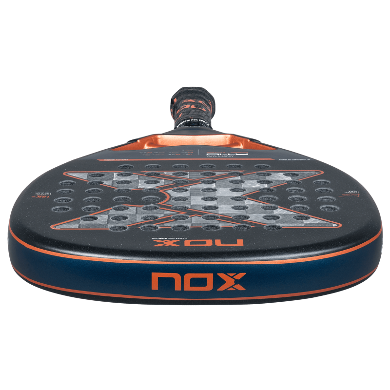 NOX AT10 GENIUS Attack18K Alum 2025 av AGUSTIN TAPIA (Racket) för endast 339,95 € i Padel Market